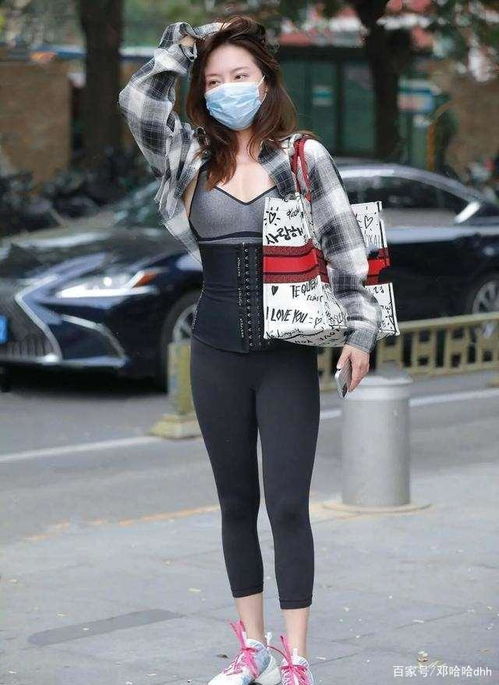 韩援Yasal美图曝光：丝袜穿搭尽显曼妙身姿，吸睛指数飙升