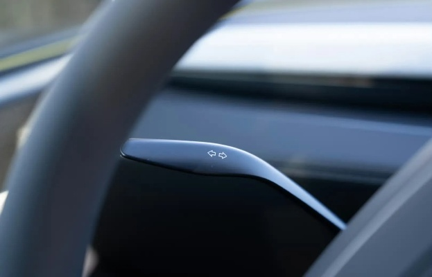 特斯拉Model 3升级专属转向灯拨杆，老车主尊享改装特惠！