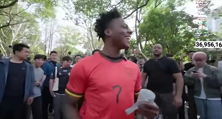 网红无语哥中国行大揭秘：开口说话引网友热议，直播互动新体验！