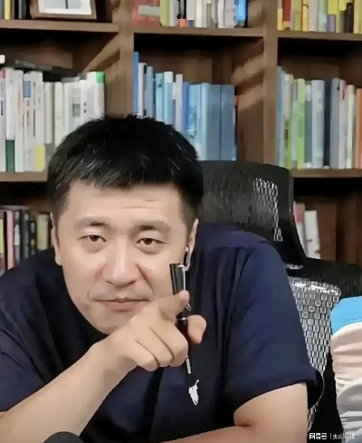 直播抓包员工摸鱼，张雪峰怒吼无人应，笑中带泪揭秘职场真相