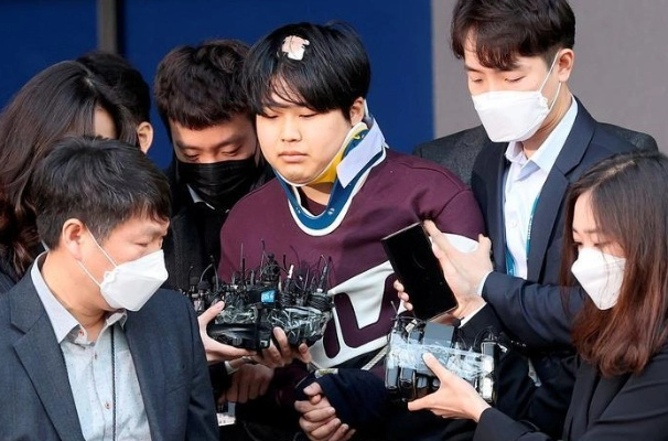 校园霸凌受害者发声：韩星索赔100亿韩元，揭秘背后真相！