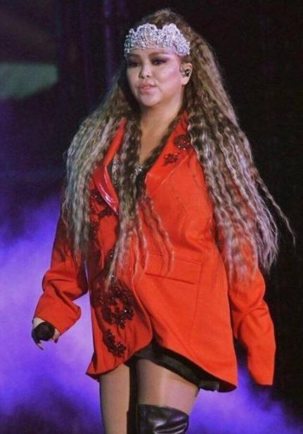 张惠妹停工真相揭秘：母亲病情牵动，经纪公司连续澄清，粉丝热议