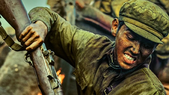 志愿军英勇身影，和平热望燃战火，体验浴血荣耀时刻