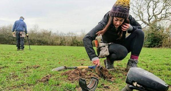 美国公园钻石挖宝惊喜！女子喜获2.3克拉，定制婚戒见证爱情