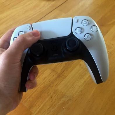 PS5万元限量版手柄惨遭快递毁损，揭秘玩家心酸遭遇！