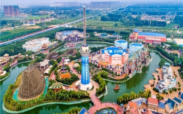 郑州方特回应游客颈椎骨折：坚决担责，安全至上保障游客安全