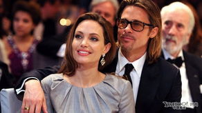 50岁女神朱莉惊艳亮相！多伦多电影节盛装派对独领风骚