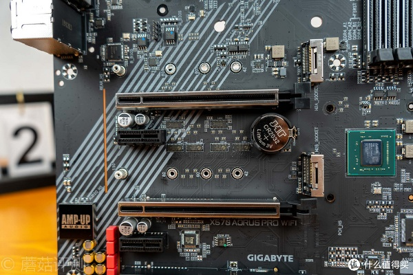 技嘉首发实木主板：简约优雅，生活气息浓厚，打造独特游戏体验