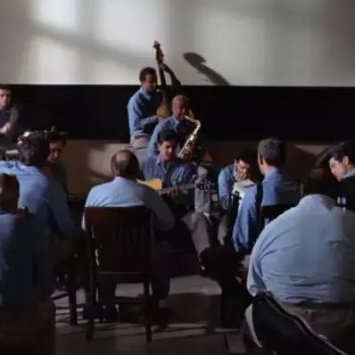 禁闭求生2独家攻略：轻松打造蟑螂头盔，告别制作难题！