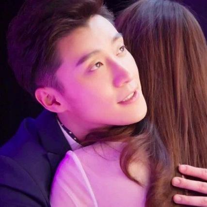 陈乔恩9年坚持悼念乔任梁，粉色天空见证深情回忆