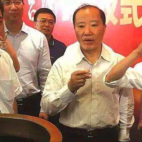 马云园区酒吧惊喜现身，口罩遮面挥手致意，揭秘神秘新玩法！