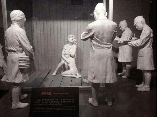 孙茜揭秘《731》囚服：撕开即启恐怖实验，揭秘人性深渊