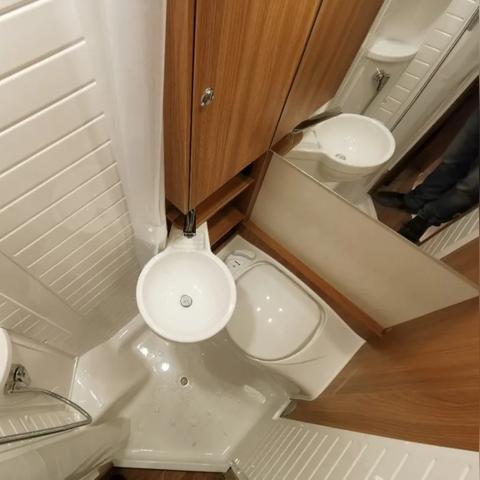 新国标房车出行新规：明年3月禁卧禁浴，安全驾驶升级！