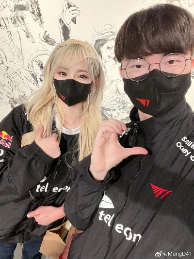 女版Faker手势舞新视频来袭！猫耳粉裙萌妹魅力爆表！