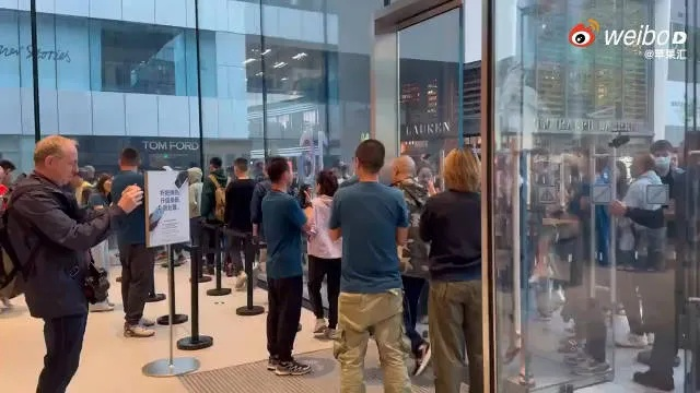 iPhone 17 Pro黄牛拒收潮，揭秘玩家抢购新机狂潮！