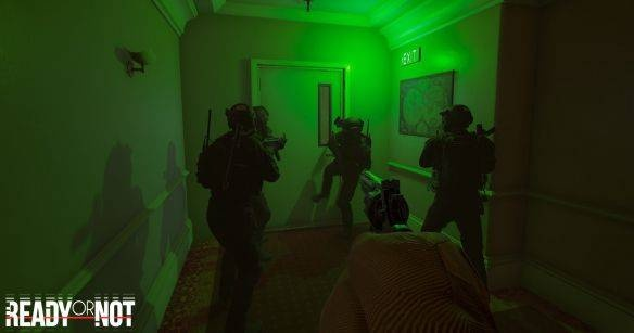 《严阵以待》社区经理查理·柯克遭刺事件揭秘：解雇背后真相曝光