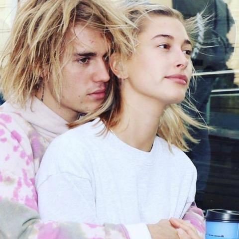 贾斯汀比伯海莉甜蜜旧照揭秘：独家甜蜜瞬间大公开