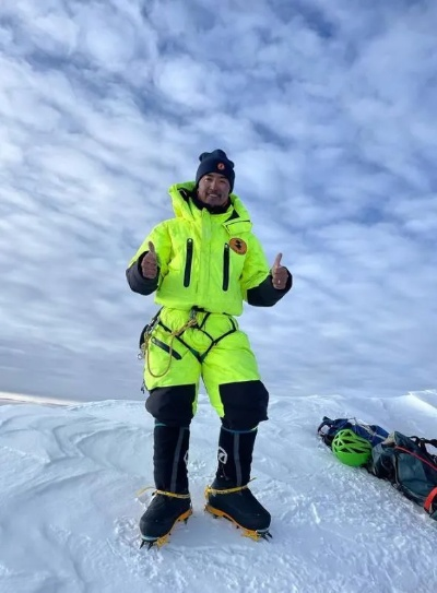 喜马拉雅山燃放烟花，始祖鸟环保初心之旅