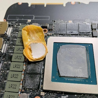 RTX 5080变砖惊！玩家收到的竟是实心砖块，揭秘真实内幕