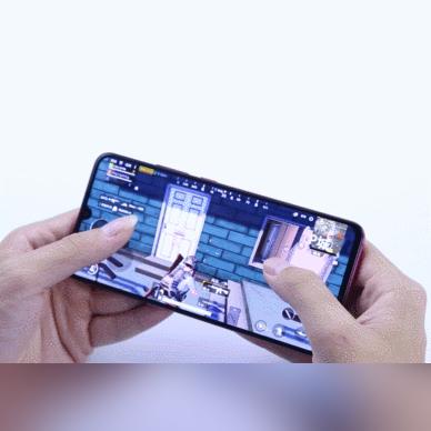 iPhone 17狂热粉丝狂奔50公里，小米感动见证极致热爱