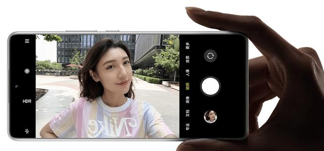 小米17 Pro背屏新玩法：自拍预览通话两不误，体验升级！