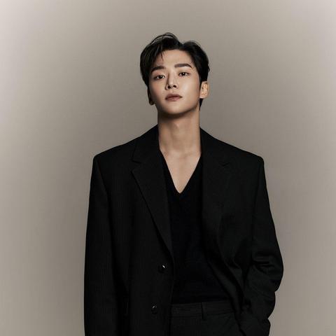 韩男团外貌被嘲起诉：网友需赔偿10万韩元，维权行动引关注