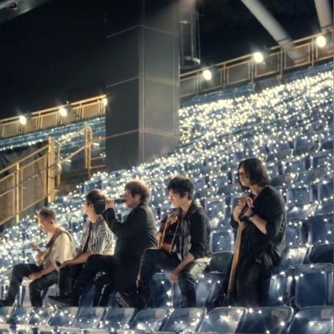 孙燕姿演唱会惊变痛车狂欢，荧光棒海中齐唱经典曲目