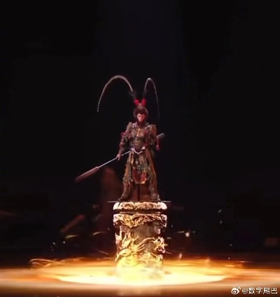 《黑神话：悟空》造型引热议，张艺谋演唱会服装竟意外撞款！