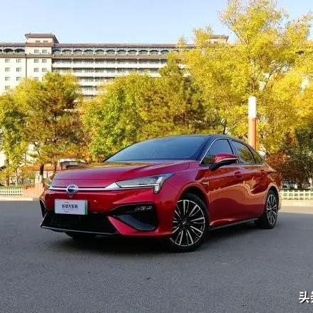 新能源车高速突停，司机奇招硬推2公里，交警揭秘应对绝招！