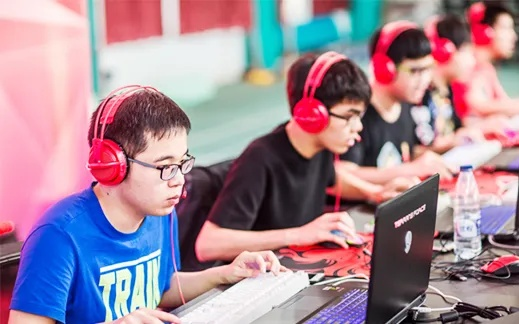 电竞学子狂热揭秘：高校电竞热情如何引爆？