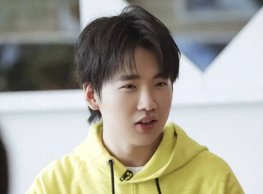 郭麒麟独立闯荡，王晶揭秘：不靠郭德纲，独辟蹊径成星途