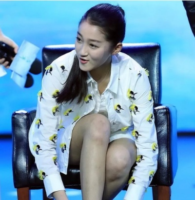 关晓彤美腿挑战宋小宝胸肌，玩家必看绝技揭秘！