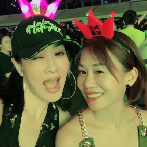 周杰伦演唱会惊现5元水摊，网友热议：卖完即走，杰伦魅力不减！