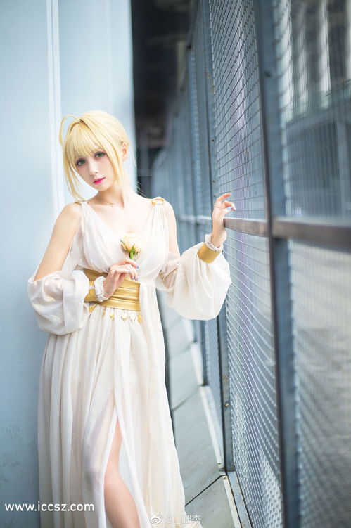 白丝诱惑！COS梨体新照惊艳亮相，吸睛神器大揭秘