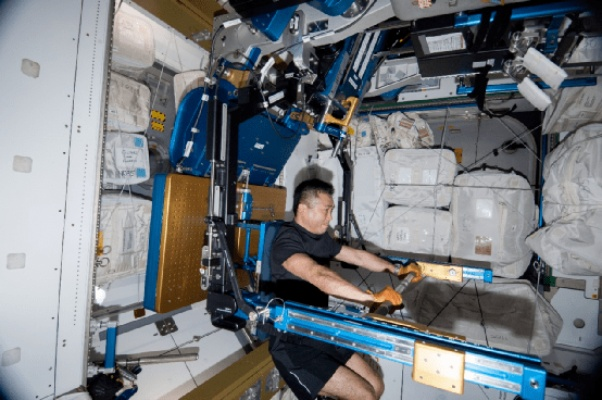 明年发射！全球首站空间站大床健身房齐备，太空探险新体验