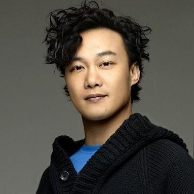 电影选角关键：梁朝伟揭秘，剧本之外的合作魅力！