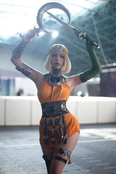 《哈迪斯2》墨莉诺厄Cos惊艳，独家揭秘游戏女神魅力！