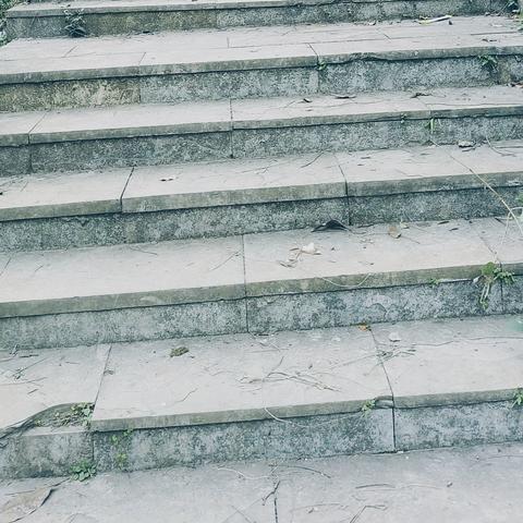 贵州溶洞奇观变“垃圾山”，官方紧急调查揭秘真相