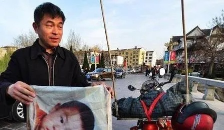 车祸遗误认子，葬礼惊现失踪儿：揭秘生死反转真相