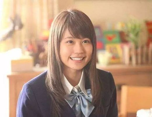 《有村架纯新照引热议》揭秘：村花造型大变样，时尚新潮流来袭