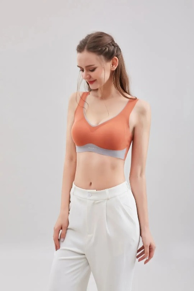 内衣设计揭秘：丝滑触感，非传统外穿体验新潮流