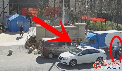 空车惊现街头！美国出租车违规掉头，警方拦下后竟发现惊人真相