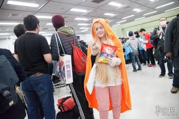 日本OL爆红全球！美漫展盛大见面会，粉丝狂热追捧新潮流