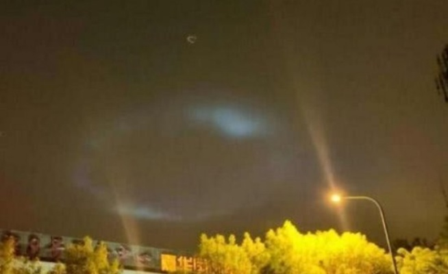 北京奇观揭秘：神秘“光轨”现象引玩家热议！