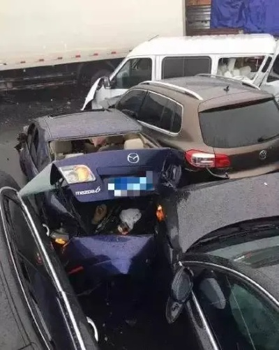 高速连环车祸！鸳鸯锅堵车现场，玩家热议新玩法