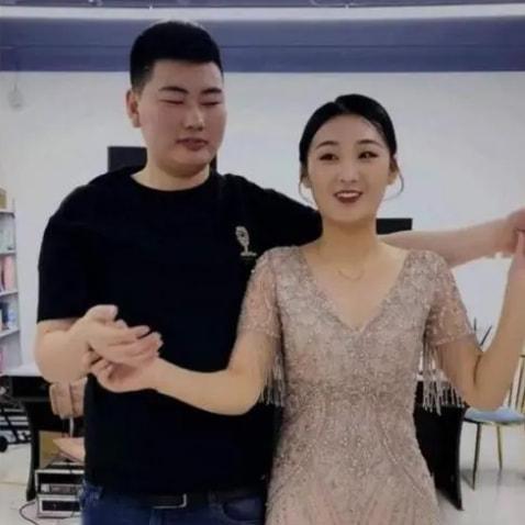 七旬老人惨遭50℃热水烫伤，揭秘护工临时工背后的惊人真相