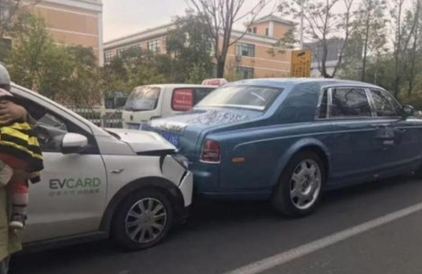 豪车险种揭秘：陈震劳斯莱斯车祸后，为何弃损险选全险？