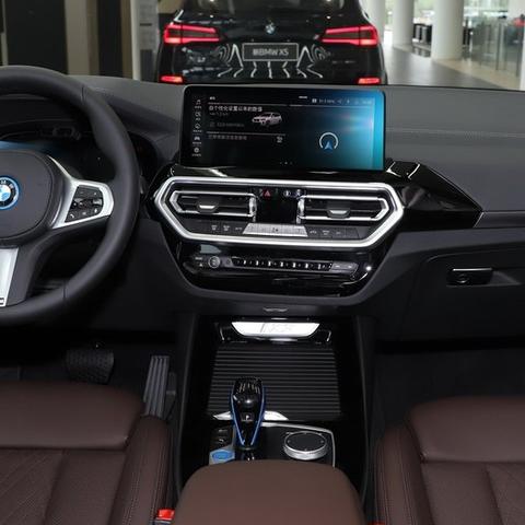 特斯拉廉价版谍照首曝：取消贯穿灯带，揭秘神秘新设计！