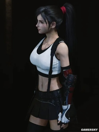 双马尾抹胸形象大革新！蒂法重生焕发新活力，体验极致游戏魅力