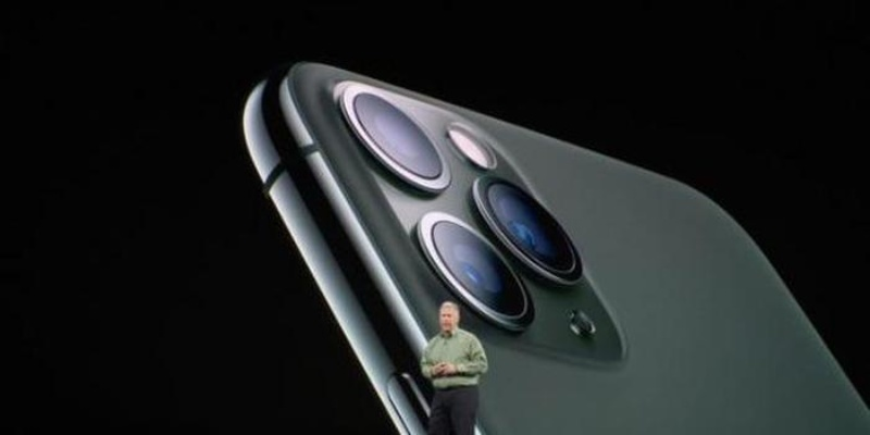 iPhone11ProMax三摄旗舰新升级，探索复古科技魅力
